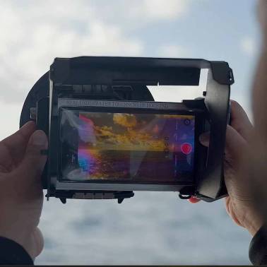 DIVEVOLK foldable sunshade for smartphone housing|