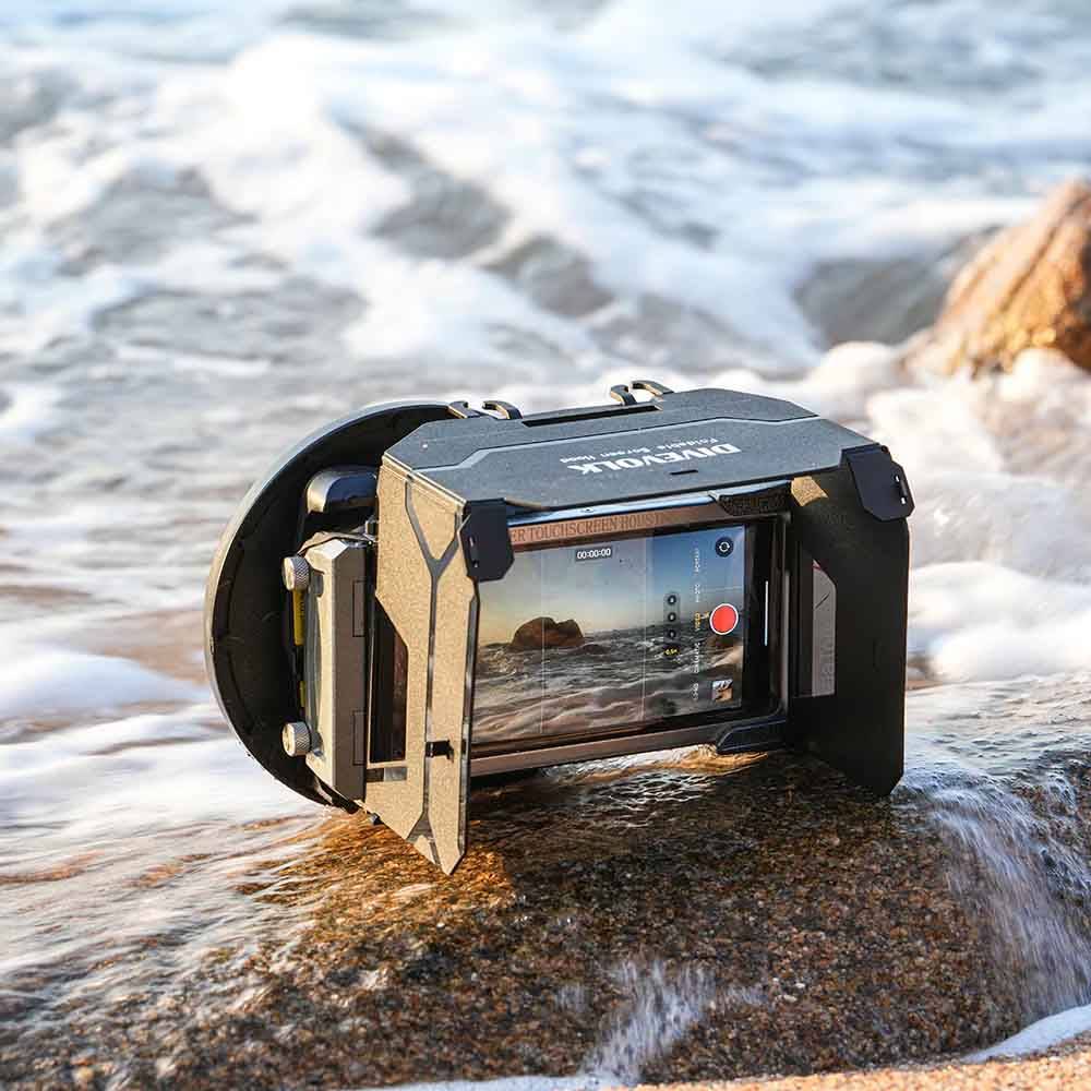 DIVEVOLK foldable sunshade for smartphone housing|